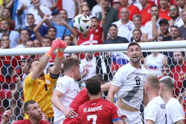 Munich, Bavaria, Germany, 20 06 2024 Allianz Arena European Championship 2024 soccer, Group C, Slovenia Serbia A dangerous scene in front of the Slovenian goal, goalkeeper Jan Oblak makes a save Copyright: xdtsxNachrichtenagenturx dts_40974