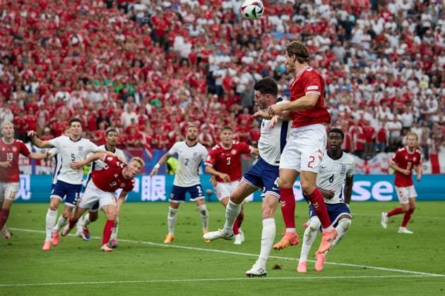 (240621) -- FRANKFURT, June 21, 2024 -- Joachim Andersen (top R) of Denmark heads the ball during the UEFA EURO, EM, Europameisterschaft,Fussball 2024 Group C match between Denmark and England in Frankfurt, Germany on June 20, 2024. ) (SP)GERMANY-FRANKFURT-FOOTBALL-EURO 2024-DENMARK VS ENGLAND MengxDingbo 