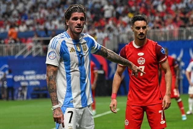 RECORD DATE NOT STATED Copa America USA 2024 Argentina vs Canada Rodrigo de Paul (L) of Argentina and Stephen Eustaquio (R) of Canada during the game between Argentina and Canada as part of the CONMEBOL Copa America USA 2024 group A, at Mercedes Benz Stadium, on June 20, 2024 in Atlanta, Georgia ATLANTA GEORGIA UNITED STATES  Copyright: xDavidxLeahx 20240620203949_CA_GA_2024_ARG_CAN_DEPAUL223