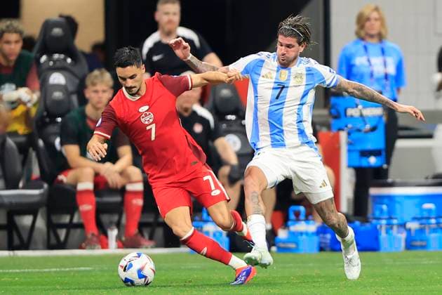 ATLANTA, GA - JUNE 20: Argentina midfielder Rodrigo De Paul (7) attacks Canada midfielder Stephen Eustaquio (7) during the Thursday evening soccer match between Argentina and Canada on June 20, 2024 at the Mercedes-Benz Stadium in Atlanta, Georgia. (Photo by David J. Griffin Icon Sportswire) SOCCER: JUN 20 CONMEBOL Copa America - Argentina vs Canada Trinidad & Tobago EDITORIAL USE ONLY Icon9532406201345