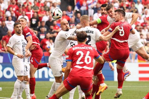 Slovenia Vs Serbia in Munich, Germany - 20 Jun 2024 Luka Jovic (R) of Serbia, Jaka Bijol (2nd R), Zan Karnicnik (C) and Vanja Drkusic (3rd L) of Slovenia seen in action during the UEFA EURO, EM, Europameisterschaft,Fussball 2024 group stage match between Slovenia and Serbia at Munich Football Arena. (Final score; Slovenia 1:1 Serbia) Munich Germany Copyright: xSergeixMikhailichenkox xSOPAxImagesx 21Mikhailichenko_Slo-Ser