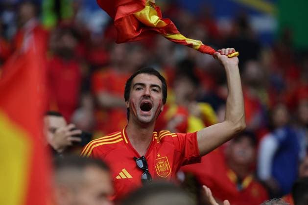 UEFA European Football Championship - UEFA EURO, EM, Europameisterschaft,Fussball 2024 - Spain vs Italy Gelsenkirchen, Germany 20.06.2024: Spanish supporters on the stand during the UEFA EURO 2024 group stage B football match between Spain vs Italy at Veltins Arena stadium in Gelsenkirchen. Gelsenkirchen Germany  Copyright: xIPAxSport ABACAx