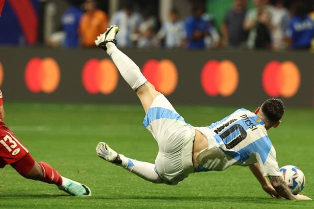 Argentina s forward Lionel Messi R is fouled by Canada™s defender Derek Corneliusduring the Copa America USA 2024, group A, group stage match between Argentina and Canada, at Mercedes Benz stadium in Atlanta, on June 20, 2024 ATLANTA UNITED STATES Copyright: xALEJANDROxPAGNIx