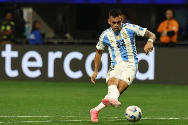 XX vies for the ball with X during the Copa America USA 2024, group A, group stage match between Argentina and Canada, at Mercedes Benz stadium in Atlanta, on June 20, 2024 ATLANTA UNITED STATES Copyright: xALEJANDROxPAGNIx