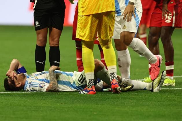 Argentina s forward Lionel Messi bottom gestures in pain during the Copa America USA 2024, group A, group stage match between Argentina and Canada, at Mercedes Benz stadium in Atlanta, on June 20, 2024 ATLANTA UNITED STATES Copyright: xALEJANDROxPAGNIx