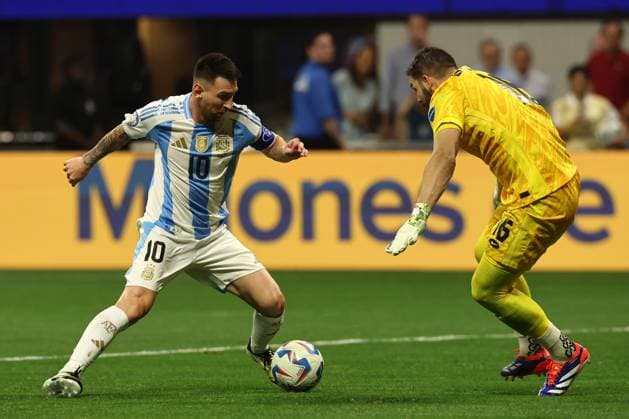 Argentina s forward Lionel Messi L vies for the ball with Canada™s goalkeeper Maxime Crepeau during the Copa America USA 2024, group A, group stage match between Argentina and Canada, at Mercedes Benz stadium in Atlanta, on June 20, 2024 ATLANTA UNITED STATES Copyright: xALEJANDROxPAGNIx