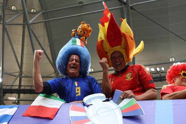 UEFA European Football Championship - UEFA EURO, EM, Europameisterschaft,Fussball 2024 - Spain vs Italy Gelsenkirchen, Germany 20.06.2024: Spain and Italy supporters colors during the UEFA EURO 2024 group stage B football match between Spain vs Italy at Veltins Arena stadium in Gelsenkirchen. Gelsenkirchen Germany  Copyright: xIPAxSport ABACAx