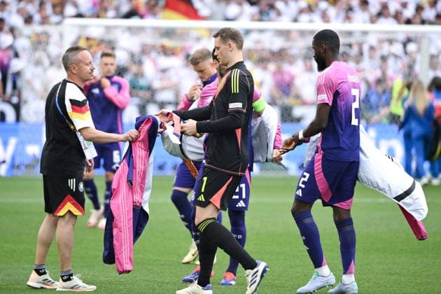 Goalkeeper Manuel Neuer Germany , mi , and Antonio Rüdiger Germany hand over their training jackets to kit keeper Thomas Mai 19 06 2024, Football European Championship 2024, Preliminary round, 2 Matchday Germany Hungary 2 0 Stuttgart MHP Arena Baden Württemberg Germany Team2