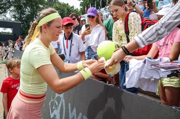 Victoria AZARENKA autographs, ecotrans Ladies Open 2024, Berlin, LTTC Rot Weiß , 21 06 2024, Copyright: xClaudioxGärtnerx