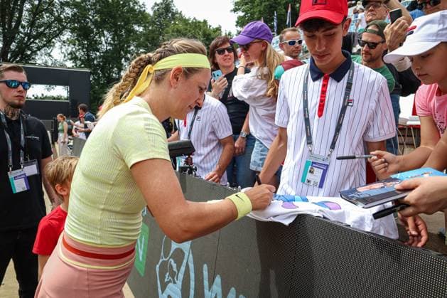 Victoria AZARENKA autographs, ecotrans Ladies Open 2024, Berlin, LTTC Rot Weiß , 21 06 2024, Copyright: xClaudioxGärtnerx