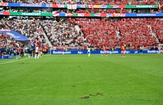 20 06 2024, xscotx, European Football Championship 2024, Denmark England, emspor, v l Broken turf in Frankfurt Arena Deutsche Bank Park Hole Playing field Pieces of turf Pieces of turf Earth Field Field Green Green destroyed destroyed Broken hole Holes Holes Frankfurt am Main