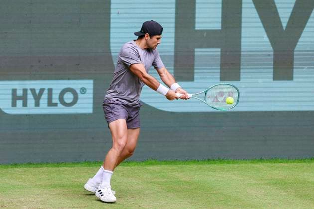 Marcos Giron USA controls the ball, TERRA WORTMANN Open 2024, Hubert Hurkacz vs Marcos Giron, Gerry Weber Stadium, 21 06 2024, Halle, Germany