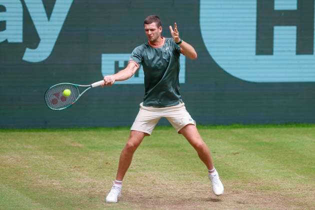 Hubert Hurkacz Poland controls the ball, TERRA WORTMANN Open 2024, Hubert Hurkacz vs Marcos Giron, Gerry Weber Stadium, 21 06 2024, Halle, Germany