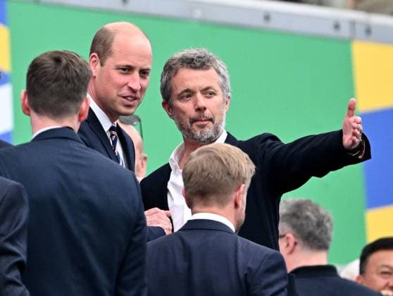 20 06 2024, xscotx, European Football Championship 2024, Denmark England, emspor, v l Prince William of Wales, King Frederik X of the Kingdom of Denmark born Andrà Andre Henrik Christian gives instructions, gesticulates, gesticulate with arms gives instructions, gesticulate, gesticolando Frankfurt am Main