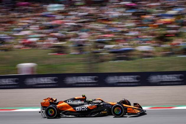 04 NORRIS Lando (gbr), McLaren F1 Team MCL38, action during the Formula 1 Aramco Gran Premio de Espana 2024, 10th round of the 2024 Formula One World Championship, WM, Weltmeisterschaft from June 21 to 23, 2024 on the Circuit de Barcelona-Catalunya, in Montmeló, Spain - F1 - SPANISH GRAND PRIX 2024 DPPI Panoramic  240621_R10_SPAGNA_DP_EA022181_
