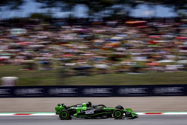 24 ZHOU Guanyu (chi), Stake F1 Team Kick Sauber C44, action during the Formula 1 Aramco Gran Premio de Espana 2024, 10th round of the 2024 Formula One World Championship, WM, Weltmeisterschaft from June 21 to 23, 2024 on the Circuit de Barcelona-Catalunya, in Montmeló, Spain - F1 - SPANISH GRAND PRIX 2024 DPPI Panoramic  240621_R10_SPAGNA_DP_EA022330_