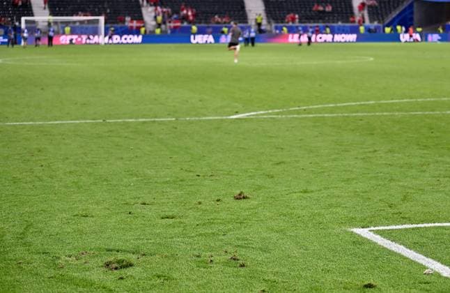 20 06 2024, xscotx, European Football Championship 2024, Denmark England, emspor, v l Broken lawn in the Frankfurt Arena Deutsche Bank Park Hole Playing field Lawn parts Lawn pieces Lawn pieces Earth Field Field Green Green destroyed destroyed Broken hole Holes Holes in the Frankfurt Arena Deutsche Bank Park Frankfurt am Main