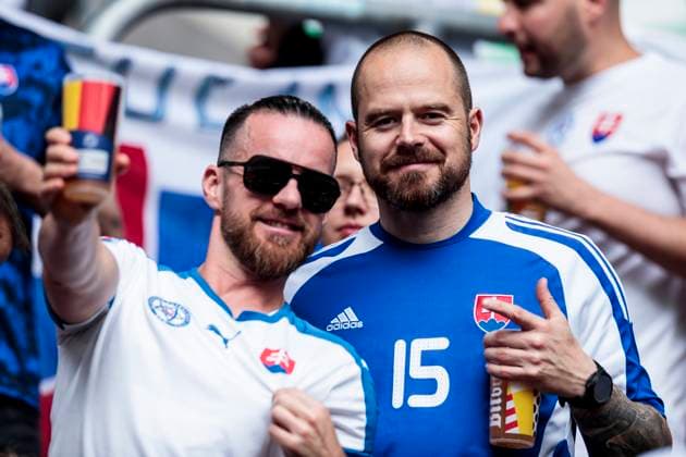 UEFA EURO 2024 Slovakia Ukraine 21 06 2024 Impressions fans in the stadium before kick-off UEFA EURO 2024 Slovakia Ukraine Arena Düsseldorf, Düsseldorf on 21 06 2024 Copyright: xBEAUTIFULxSPORTS Meuselx
