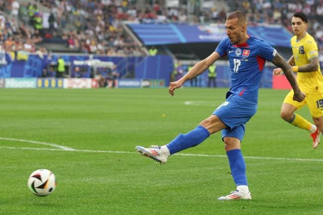Lukas Haraslin of Slovakia has a shot at goal Slovakia v Ukraine, UEFA European Championship, EM, Europameisterschaft 2024, Group E, Football, Dusseldorf Arena, Dusseldorf, Germany - 21 Jun 2024 EDITORIAL USE ONLY No use with unauthorised audio, video, data, fixture lists, club league logos or live services. Online in-match use limited to 120 images, no video emulation. No use in betting, games or single club league player publications. Copyright: xPaulxCurrie Shutterstockx 14543871v