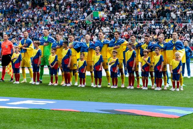 UEFA EURO 2024 Slovakia Ukraine 21 06 2024 The Ukrainians during the anthem UEFA EURO 2024 Slovakia Ukraine Arena Düsseldorf, Düsseldorf on 21 06 2024 Copyright: xBEAUTIFULxSPORTS Meuselx