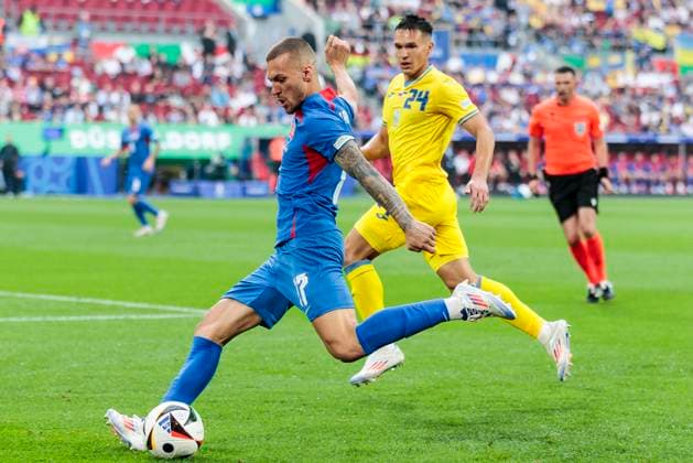 UEFA EURO 2024 Slovakia Ukraine 21 06 2024 Lukas Haraslin Slovakia, 17 , Oleksandr Tymchyk Ukraine, 24 UEFA EURO 2024 Slovakia Ukraine Arena Düsseldorf, Düsseldorf on 21 06 2024 Copyright: xBEAUTIFULxSPORTS Meuselx