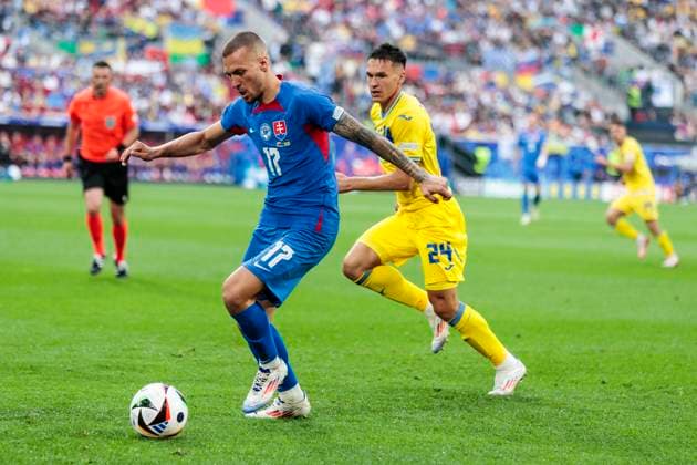 UEFA EURO 2024 Slovakia Ukraine 21 06 2024 Lukas Haraslin Slovakia, 17 , Oleksandr Tymchyk Ukraine, 24 UEFA EURO 2024 Slovakia Ukraine Arena Düsseldorf, Düsseldorf on 21 06 2024 Copyright: xBEAUTIFULxSPORTS Meuselx