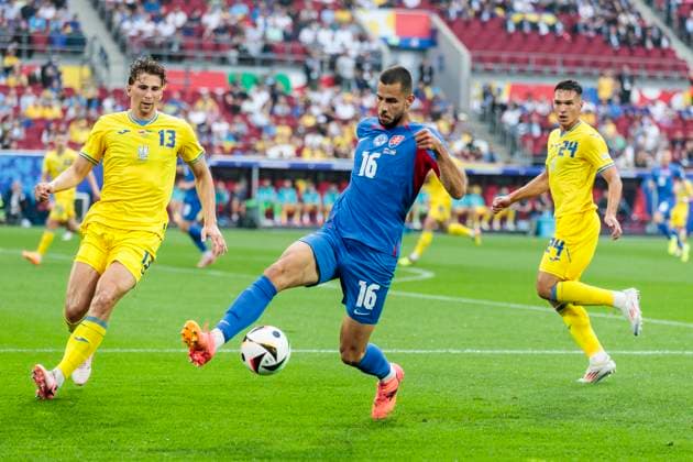 UEFA EURO 2024 Slovakia Ukraine 21 06 2024 David Hancko Slovakia, 16 , Illia Zabarnyi Ukraine, 13 , Oleksandr Tymchyk Ukraine, 24 Copyright: xBEAUTIFULxSPORTS Meuselx