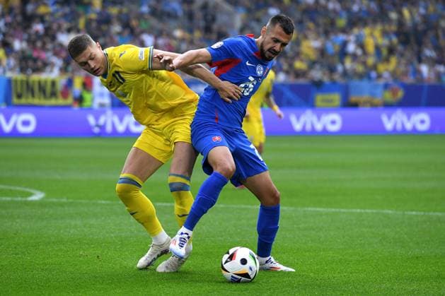Soccer UEFA EURO 2024 Group Stage 2 Matchday Slovakia Ukraine on 21 06 2024 at Düsseldorf Arena in Düsseldorf Artem Dovbyk Ukraine , left Ivan Schranz Slovakia , right xRx