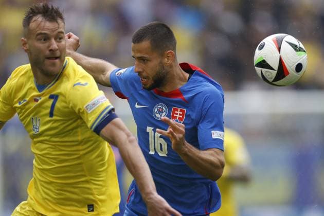 DUSSELDORF, Dusseldorf Arena , 21-06-2024 , European Football Championship Euro2024, Group stage match no.21 between Slovakia and Ukraine, Ukraine player Andrii Yarmolenko and Slovakia player David Hancko Slovakia - Ukraine  x25550717x Copyright: