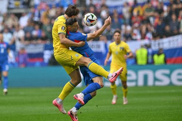 240621 EURO2024 SLOVAKIA VS UKRAINE Illia Zabarnyi (13) of Ukraine fighting for the ball with Robert Bozenik (9) of Slovakia during a soccer game between the national teams of Slovakia and Ukraine on the 2nd matchday in Group E in the group stage of the UEFA EURO, EM, Europameisterschaft,Fussball 2024 tournament , on Friday 21 June 2024 in Dusseldorf , Germany . PHOTO SPORTPIX David Catry Dusseldorf GERMANY  Copyright: xx 465830
