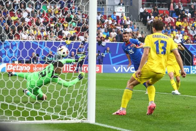 Slowakei gegen Ukraine 21. Juni 2024, Düsseldorf UEFA EUROs Gruppe E Slowakei gegen Ukraine Ivan Schranz von der Slowakei erzielt das erste Tor Foto Charlotte Wilson Abseits Düsseldorf Deutschland  Copyright: xCharlottexWilsonx xOffsidexOffside