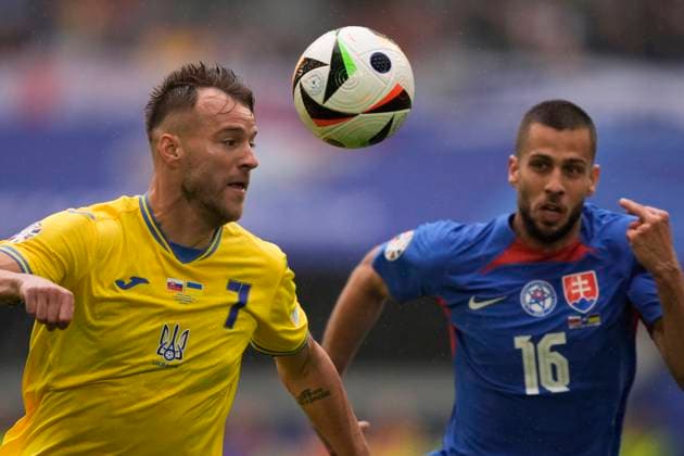 Ukraine s Andriy Yarmolenko fights for the ball with Slovakia s David Hancko during the Euro 2024 soccer match between Slovakia and Ukraine at the Esprit Arena Stadion, Dusseldorf, Germany - friday 21 , June , 2024. - Soccer .  Copyright: xFabioxFerrari LaPressex