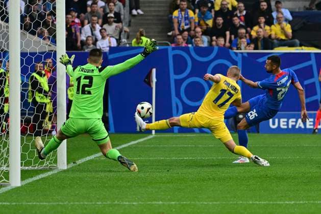 Goal chance Ivan Schranz 26 Slovakia , Slovakia vs Ukraine, Football, UEFA Euro 2024, Group stage, Matchday 2, 21 06 2024 Düsseldorf Nordrhein Westfalen Germany Copyright: xkolbert-press MarcxNiemeyerx