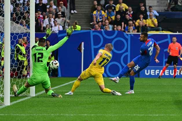 Goal chance Ivan Schranz 26 Slovakia , Slovakia vs Ukraine, Football, UEFA Euro 2024, Group stage, Matchday 2, 21 06 2024 Düsseldorf Nordrhein Westfalen Germany Copyright: xkolbert-press MarcxNiemeyerx