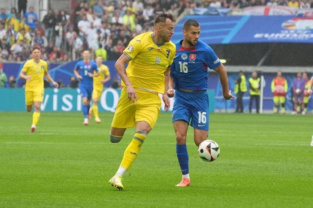 Andriy Yarmolenko Ukraine, 07 vs David Hancko Slovakia, Slovakia, 16 Düsseldorf 21 06 2024 Ukraine vs Slovakia, EURO2024 M21, Group E, EM Arena Düsseldorf