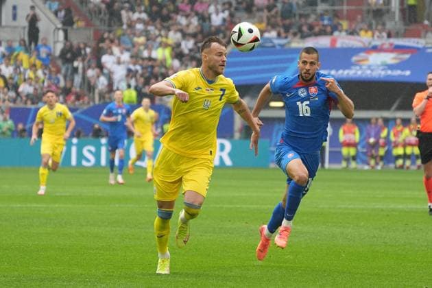 Andriy Yarmolenko Ukraine, 07 vs David Hancko Slovakia, Slovakia, 16 Düsseldorf 21 06 2024 Ukraine vs Slovakia, EURO2024 M21, Group E, EM Arena Düsseldorf