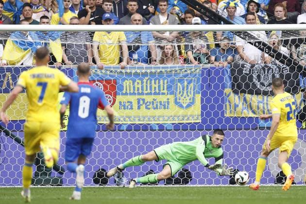 DUSSELDORF, Dusseldorf Arena , 21-06-2024 , European Football Championship Euro2024, Group stage match no.21 between Slovakia and Ukraine, save Slovakia goalkeeper Marek Rodak Slovakia - Ukraine  x25551159x Copyright: