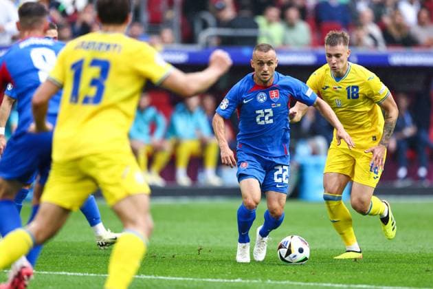 Slowakei - Ukraine 21. Juni 2024, Düsseldorf UEFA EUROs Gruppe E Slowakei - Ukraine Stanislav Lobotka von der Slowakei Foto Charlotte Wilson Abseits Düsseldorf Deutschland  Copyright: xCharlottexWilsonx xOffsidexOffside