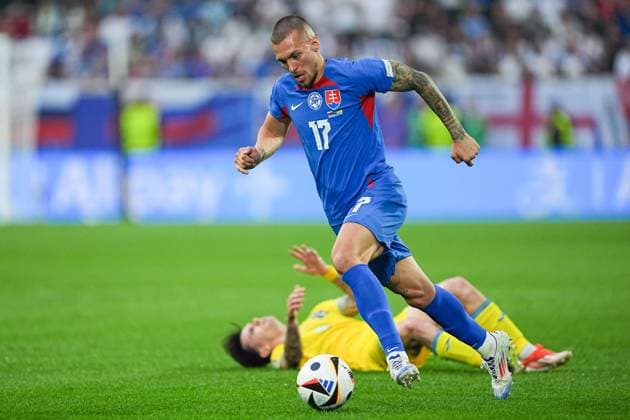 Düsseldorf, Germany, June 21th 2024: Lukas Haraslin (17) of Slovakia controls the ball during the UEFA EURO, EM, Europameisterschaft,Fussball 2024 Germany Group E football match between Slovakia and Ukraine at Düsseldorf Arena in Düsseldorf, Germany. (Daniela Porcelli SPP)  Copyright: xDanielaxPorcellix xSPPx spp-en-DaPoSp-20240621-DSC00089