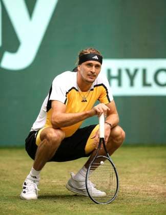 photo Alexander ZVEREV GER in a hard-fought quarter-final against Frenchman Arthur FILS Tennis Tournament Terra Wortmann Cup at Gerry Weber Sportpark OWL Arena in Halle Westfalen Fri 21 06 2024