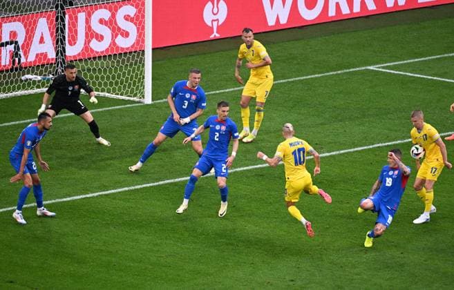 Football, European Championship, EURO 2024, Group E, Merkur Spiel Arena Düsseldorf Slovakia Ukraine Penalty area scene around Mykhailo Mudryk UKR and Olesandr Zinchenko UKR Action