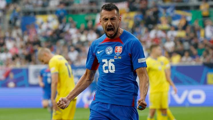 In Picture Scorer, Goalgetter, Ivan Schranz Slovakia, 26 Cheering after the goal for 1 0, cheering, cheered, cheers, cheering, 21 06 2024, Slovakia vs Ukraine, European Championship 2024, 2nd Gameday, Germany, Duesseldorf, Merkur Spiel Arena, DFL REGULATIONS PROHIBIT ANY USE OF PHOTOGRAPHS AS IMAGE SEQUENCES AND OR QUASI VIDEO Copyright: HMBxMedia xHeikoxBecker