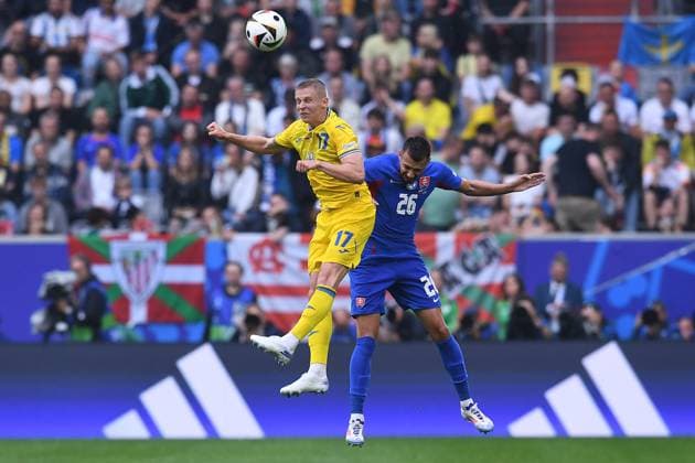 Soccer UEFA EURO 2024 Group Stage 2 Matchday Slovakia Ukraine on 21 06 2024 at Düsseldorf Arena in Düsseldorf Oleksandr Zinchenko Ukraine , left Ivan Schranz Slovakia , right xRx