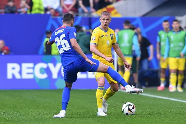 Soccer UEFA EURO 2024 group stage 2 matchday Slovakia Ukraine on 21 06 2024 at the Düsseldorf Arena in Düsseldorf Ivan Schranz Slovakia , left Oleksandr Zinchenko Ukraine , right xRx