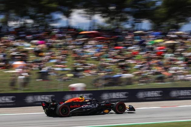 11 PEREZ Sergio (mex), Red Bull Racing RB20, action during the Formula 1 Aramco Gran Premio de Espana 2024, 10th round of the 2024 Formula One World Championship, WM, Weltmeisterschaft from June 21 to 23, 2024 on the Circuit de Barcelona-Catalunya, in Montmeló, Spain - F1 - SPANISH GRAND PRIX 2024 DPPI Panoramic  240621_R10_SPAGNA_DP_XB5_4343