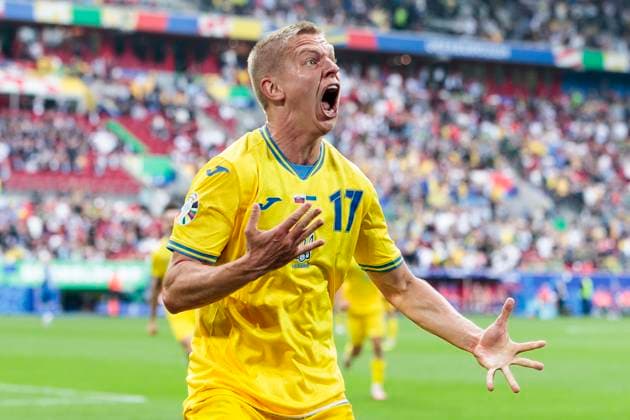 UEFA EURO 2024 Slovakia Ukraine 21 06 2024 Oleksandr Zinchenko Ukraine, 17 cheers after the goal by Mykola Shaparenko Ukraine, 19 UEFA EURO 2024 Slovakia Ukraine Arena Düsseldorf, Düsseldorf on 21 06 2024 Copyright: xBEAUTIFULxSPORTS Meuselx