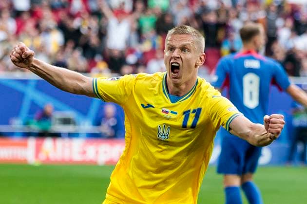 UEFA EURO 2024 Slovakia Ukraine 21 06 2024 Oleksandr Zinchenko Ukraine, 17 cheers after scoring the 1 1 UEFA EURO 2024 Slovakia Ukraine Arena Düsseldorf, Düsseldorf on 21 06 2024 Copyright: xBEAUTIFULxSPORTS Meuselx
