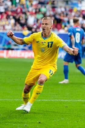 UEFA EURO 2024 Slovakia Ukraine 21 06 2024 Oleksandr Zinchenko Ukraine, 17 cheers after scoring the 1 1 UEFA EURO 2024 Slovakia Ukraine Arena Düsseldorf, Düsseldorf on 21 06 2024 Copyright: xBEAUTIFULxSPORTS Meuselx