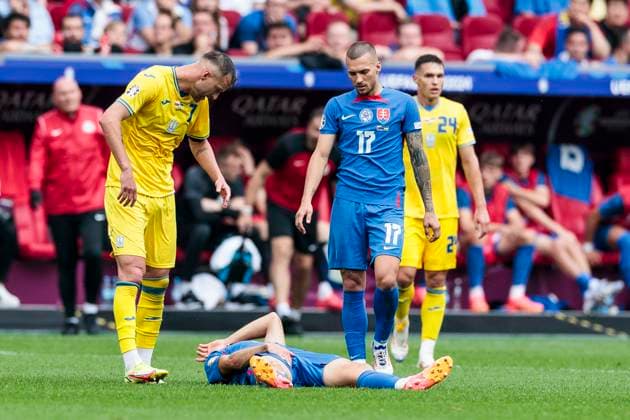 UEFA EURO 2024 Slovakia Ukraine 21 06 2024 David Hancko Slovakia, 16 with pain on the ground UEFA EURO 2024 Slovakia Ukraine Arena Düsseldorf, Düsseldorf on 21 06 2024 Copyright: xBEAUTIFULxSPORTS Meuselx