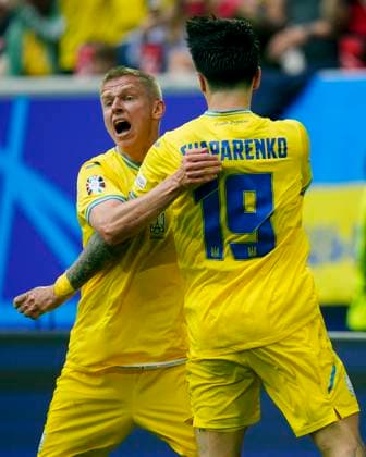 GER: Slovakia v Ukraine. UEFA EURO, EM, Europameisterschaft,Fussball 2024 Mykola Shaparenko of Ukraine celebrates the 1-1 with Oleksandr Zincehnko during the UEFA Euro 2024 match between Slovakia and Ukraine, Group E date 2, played at Merkur Spiel-Arena on June 21, 2024 in Düsseldorf, Germany. Contributor Copyright: xPressinphotox PS_240621_ESL_UCR_181